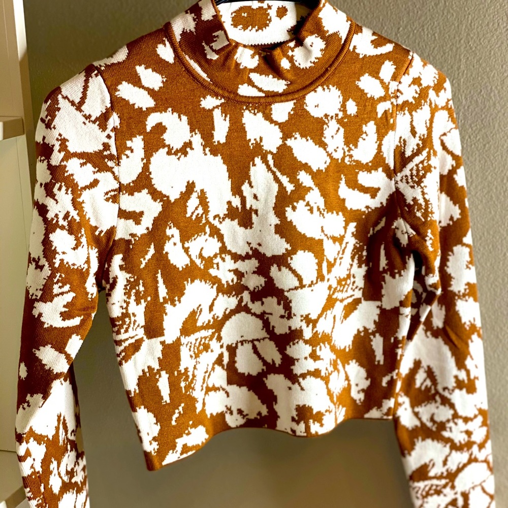 Long sleeve crop top